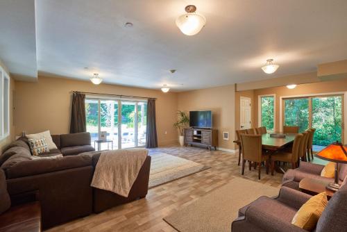 The Brookside Inn Manor - image 7