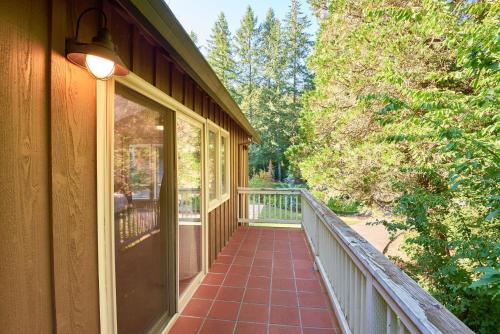 The Brookside Inn Manor - image 8