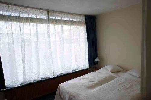 2 twin beds