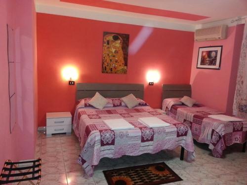 Basic Triple Room with Shared Bathroom