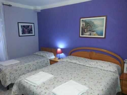 Roxena house Room Type - Triple Room with Private Bathroom