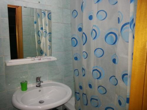 Roxena house Room Type - Quadruple Room with Bathroom