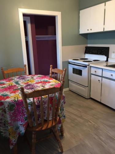 مطبخ, Dreamweavers Cottages and Home Place Vacation Home in North Rustico (PE)