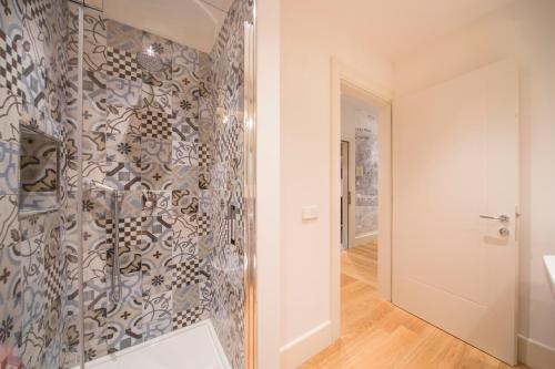 Deluxe Double or Twin Room image 4