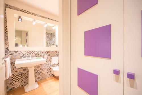 Deluxe Double or Twin Room image 6