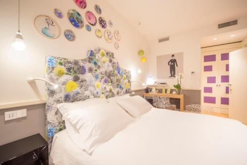 Deluxe Double or Twin Room image 10