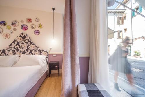 Deluxe Double or Twin Room image 7