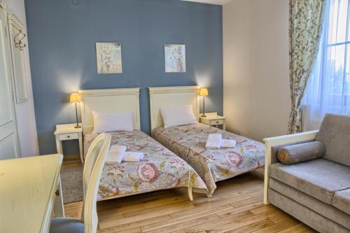 2 twin beds
