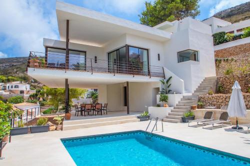 Laja - panoramic hillside holiday house in Moraira