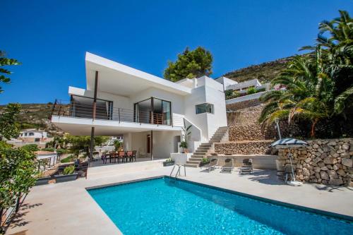Laja - panoramic hillside holiday house in Moraira