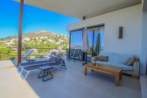 Laja - panoramic hillside holiday house in Moraira