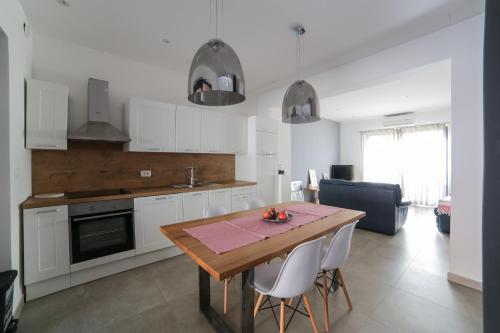  Lemon house, Unterkunft in Komin