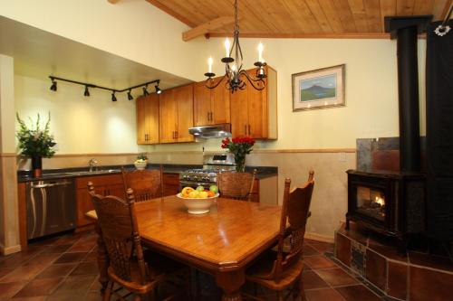 The Woods Hotel - Gay LGBTQ Cabins - main image