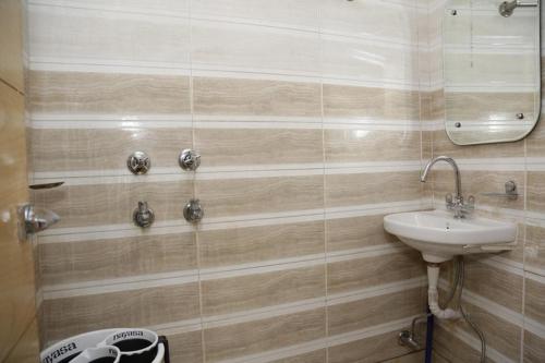 Hostel Delhi Fantastic near New Delhi Train Station photo