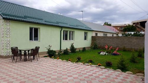 Datka Guest House – khách sạn tại Naryn