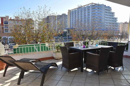  Empuriapparts Abrilmar in Empuriabrava