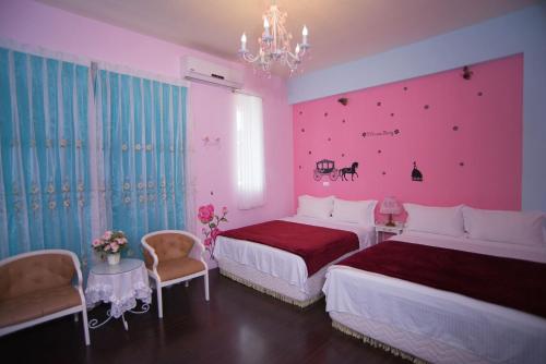 Rose Castle Rose Castle is perfectly located for both business and leisure guests in Taitung. Both business travelers and tourists can enjoy the propertys facilities and services. Service-minded staff will welco