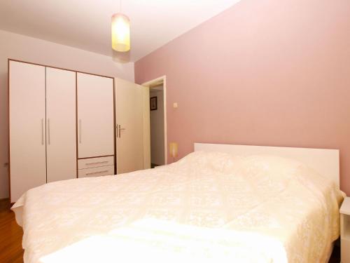 House Nada 1201 - image 2