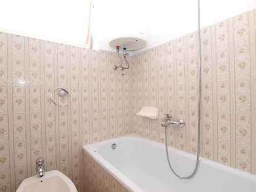 House Nada 1201 - image 8