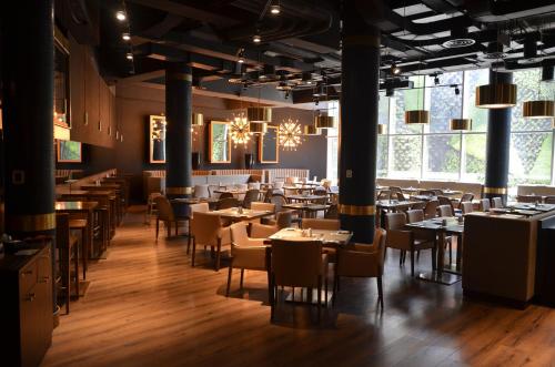 118316234 Icon Hotel