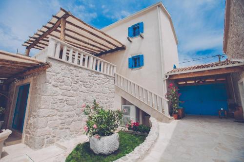 A szálláshely kívülről, Villa DELUXE in Gabonjin