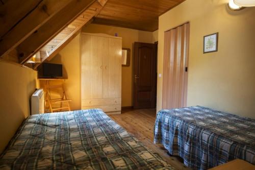 2 twin beds