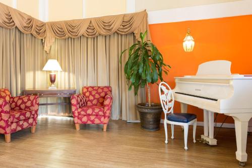 Howard Johnson by Wyndham Williamsburg - image 3