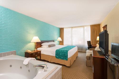 ฮาวเวิร์ด จอห์นสัน บาย วินด์แฮม วิลเลียมส์เบิร์ก (Howard Johnson by Wyndham Williamsburg) in วิลเลียมสเบิร์ก (VA)