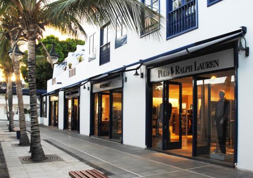 A környék, Villa Dedalos - A luxury large villa with a heated pool in Puerto Calero in Costa Calero