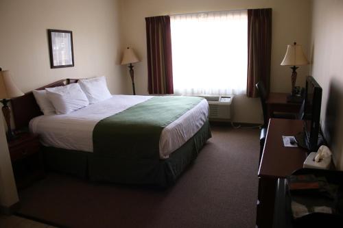 The Edgewood Hotel and Suites