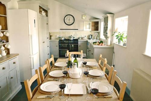 Elliotts House - main image