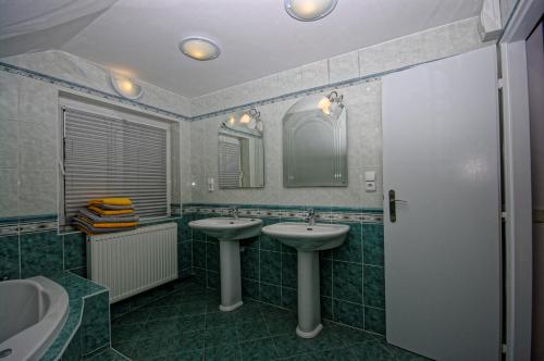 Cozy Gardens Apartments in Prague - image 4