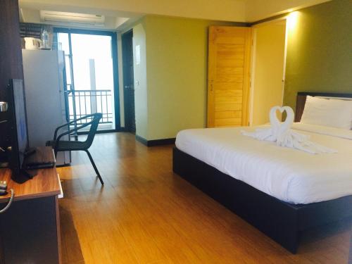 room detail thumbnail 1