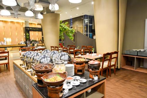 Howard Johnson by Wyndham Pekalongan - 식음료(F&B)