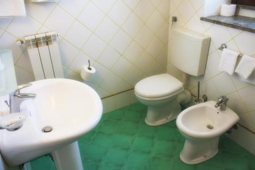 2 bedrooms, 4 beds