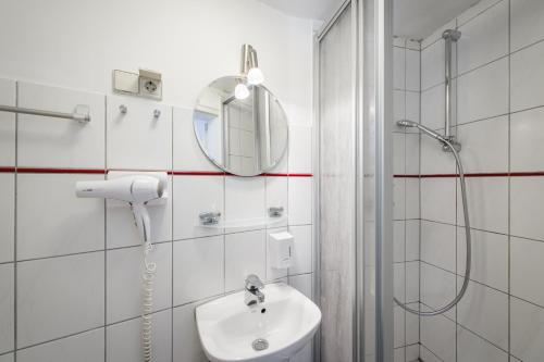 Ferienwohnung und Zimmer am Burgplatz - image 5