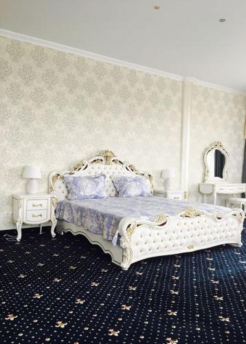 MarianHall MarianHall's photo