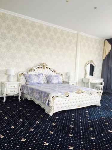 MarianHall MarianHall's photo