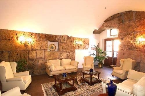 Фойє, Hotel&Ristorante Miramonti Palazzo Storico in Рієті