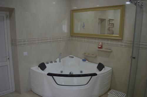 Bad i varme kilder, Dream House in Balti