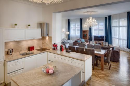 Riverview Old Town Apartment - image 10