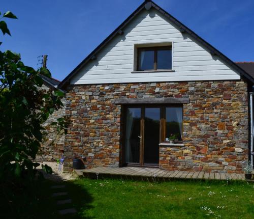 Chambres d'hôtes - West Wing Suite Beautiful Two-Bedroom Private Apartment part of Hirondelle Farm with 2 other similar Apartments chambre d'hôte Sion-les-Mines