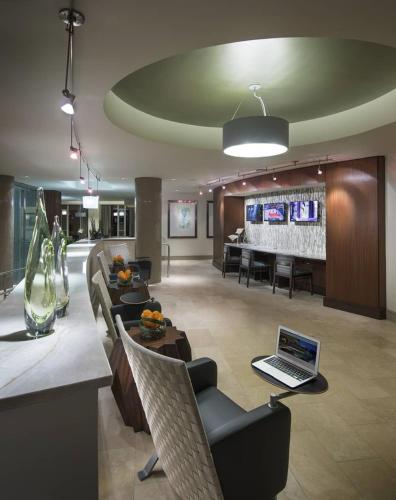 Global Luxury Suites at Boston Seaport - image 5