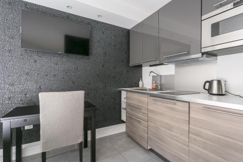 クール アーバイン アパートメンツ - プレイス デ ラ コメディ