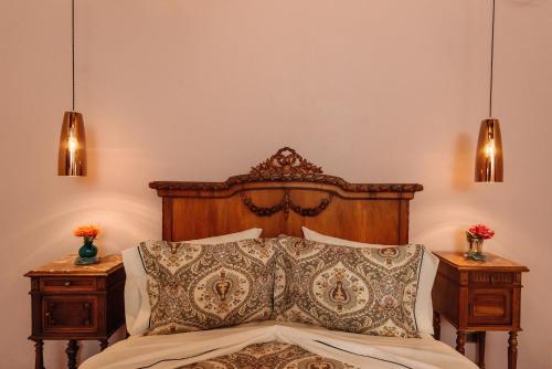 Hotel Marques del Angel Ideally located in the Cabecera area, Hotel Marques del Angel promises a relaxing and wonderful visit. The property has everything you need for a comfortable stay. Service-minded staff will welcome an