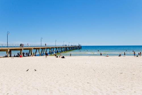 Glenelg Oasis Studios Over view