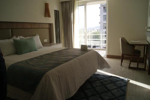 Hotel Velvet Plaza Located in Guadalajara City Center, Hotel Velvet Plaza is a perfect starting point from which to explore Guadalajara. Featuring a satisfying list of amenities, guests will find their stay at the prope