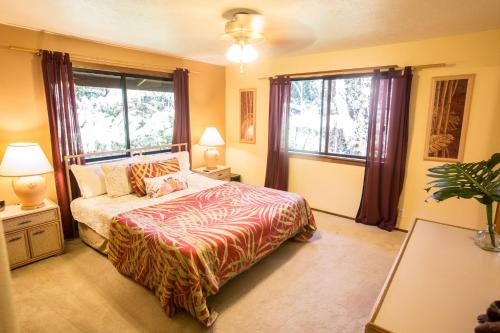 Hale Mauna Loa Upper Level with shared Hot Tub detail