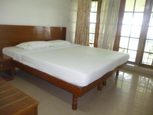 KTDC Kumarakom Gateway Resort KTDC Suvasam Lake Resort is conveniently located in the popular Cherthala area. Offering a variety of facilities and services, the property provides all you need for a good nights sleep. Service-mind