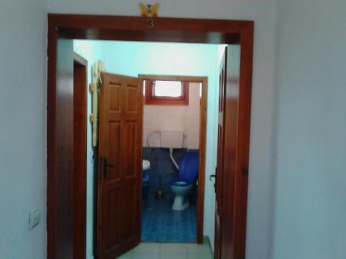 Family Hotel Shisharka - image 9